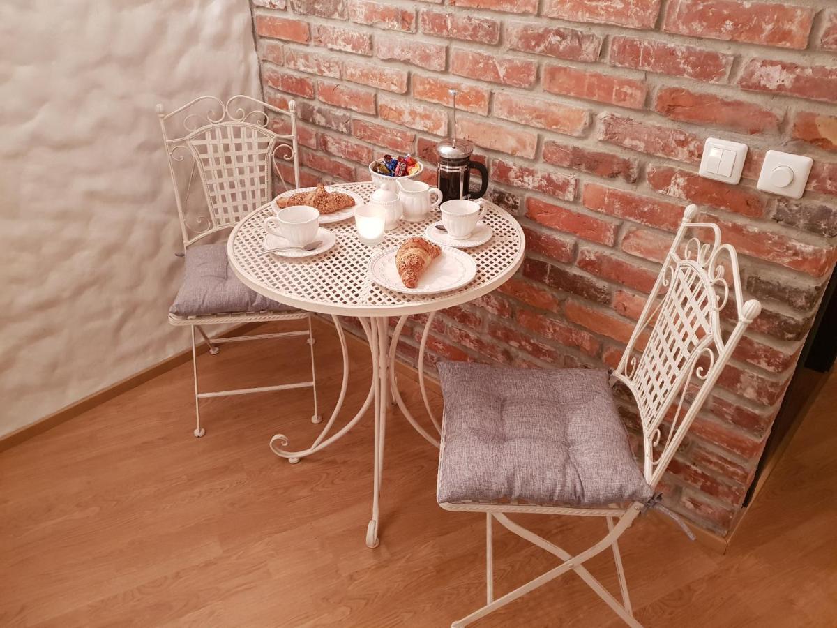 Positively Inspiring For 2 Appartement Pärnu Buitenkant foto